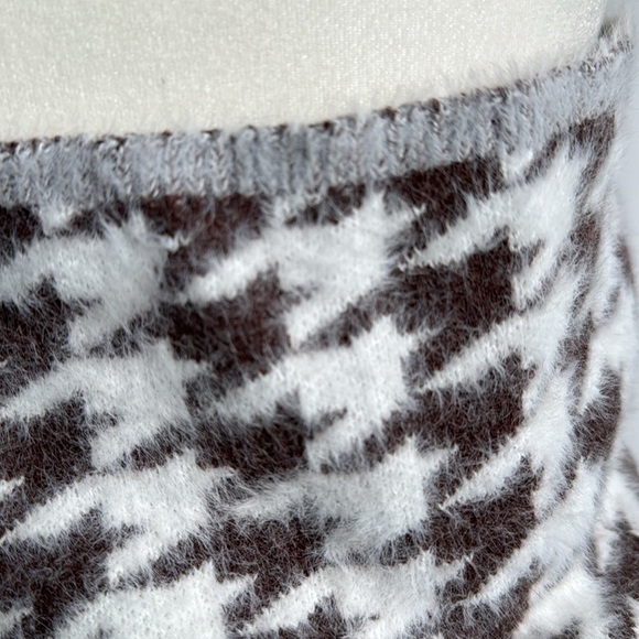 💜3/$15 Shein Fuzzy Soft Crop Halter Top - Picture 5 of 7